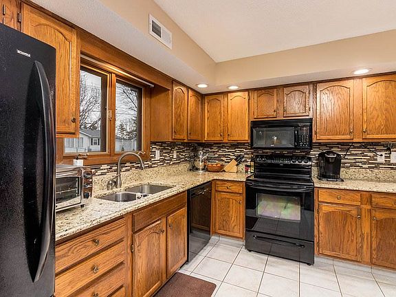 5th image of 3406 N Royal Oak Dr