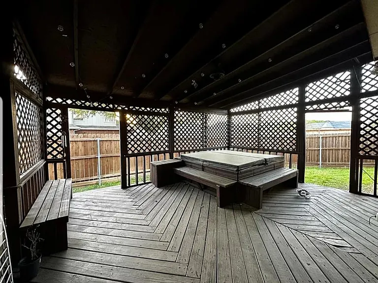 628 Raintree Cir — Photo 8