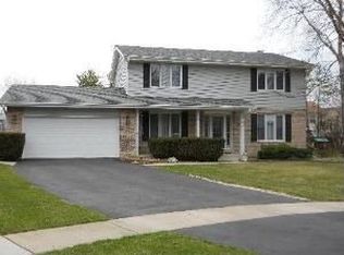 4 Oak Leaf Ct, Woodridge, IL 60517