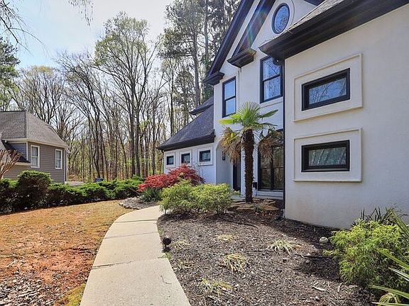 3rd image of 2145 Knightsbridge Way