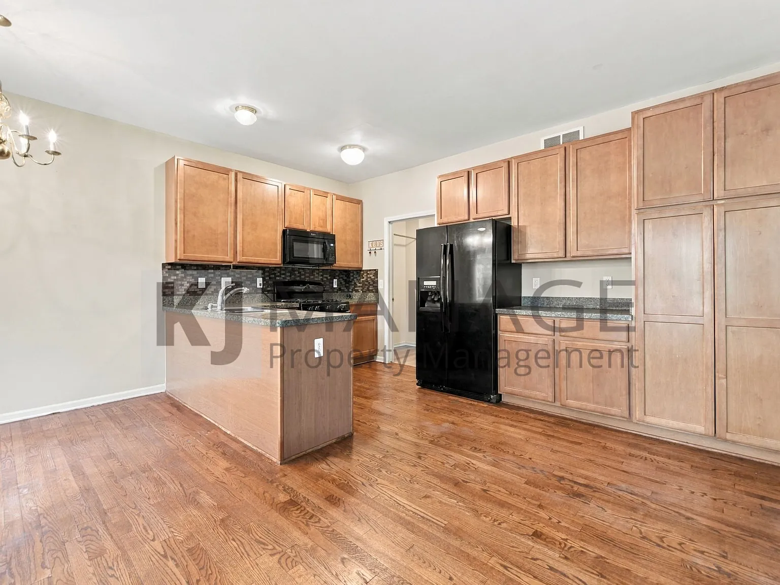 3 bed, 1525 sqft, $2,500 — Photo 4