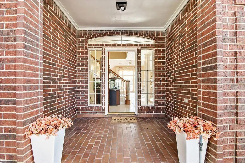 4 bed, 3.0 bath, 3288 sqft, $5,750 — Photo 2