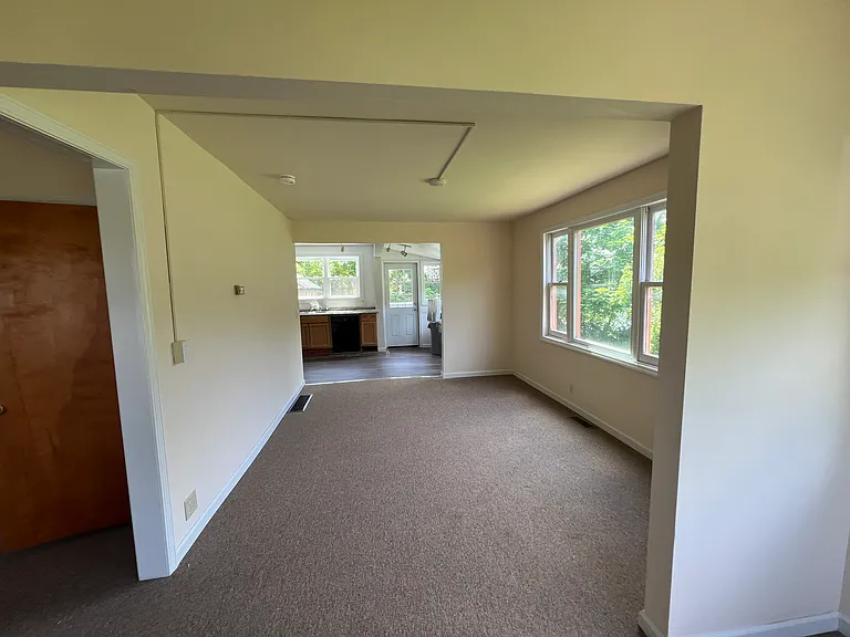 1021 W Seneca St — Photo 6