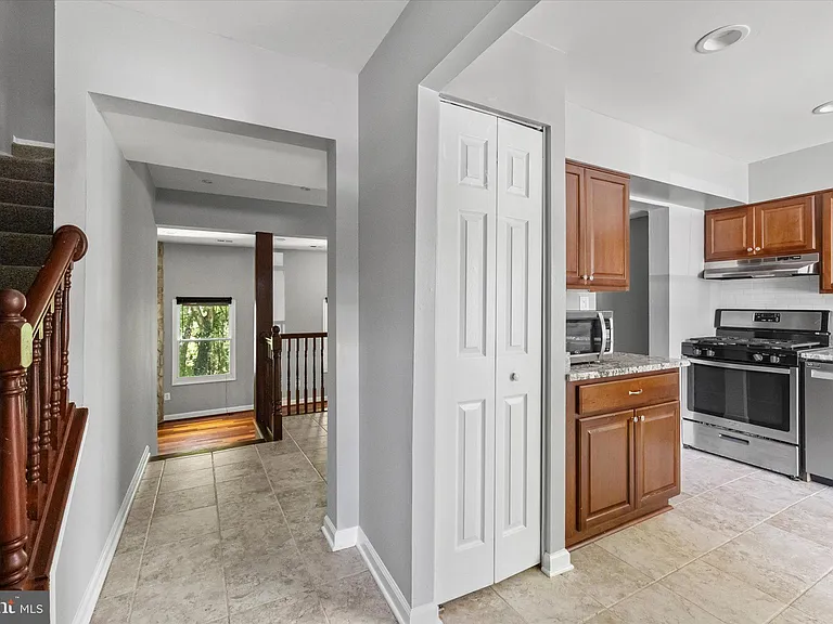 2022 Mayflower Dr — Photo 5