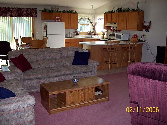 living/kitchen/dining