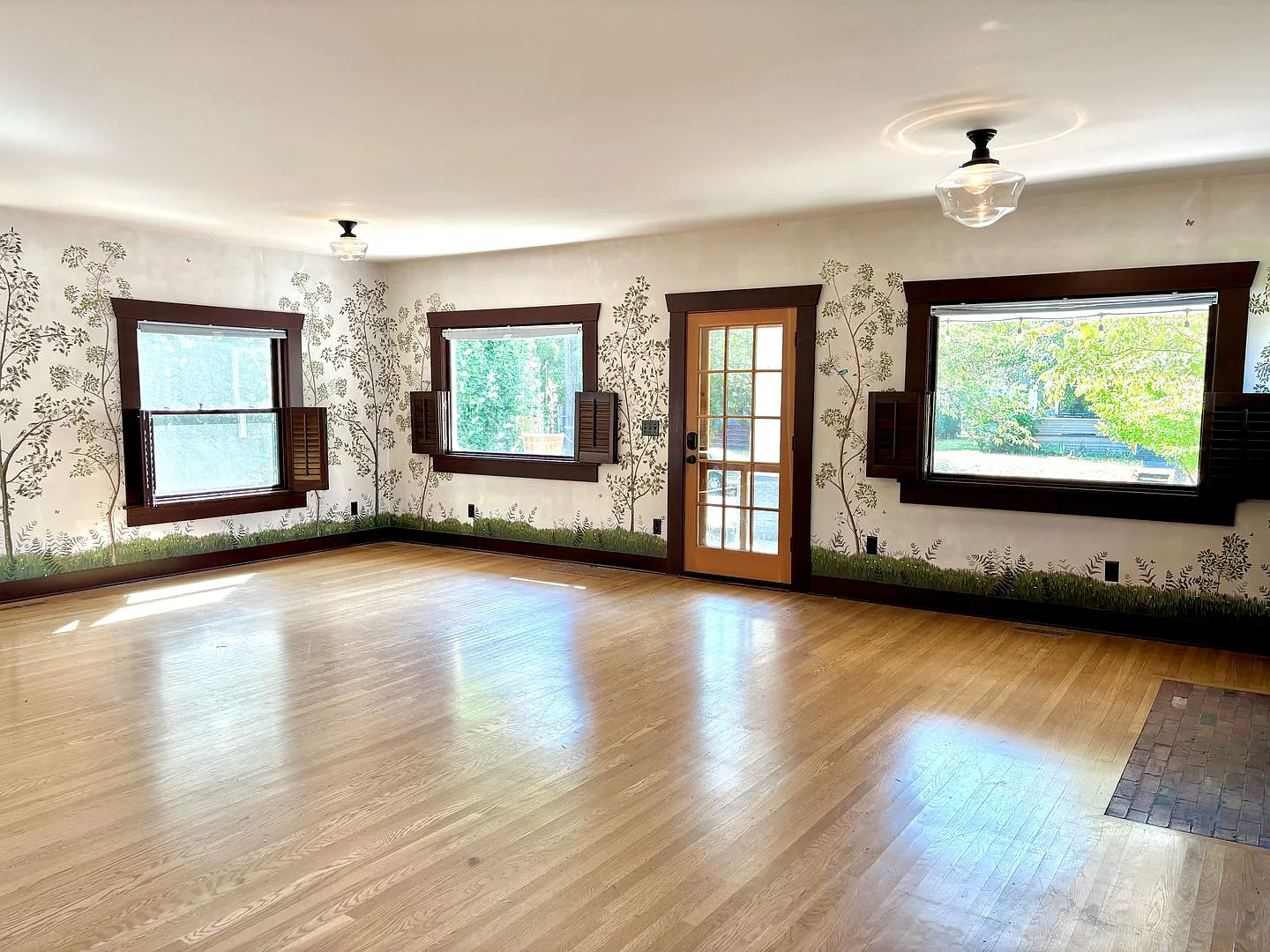 Sellwood Craftsman Bungalow 3 level home on huge lot with fully fenced yard and playhouse — Photo 4