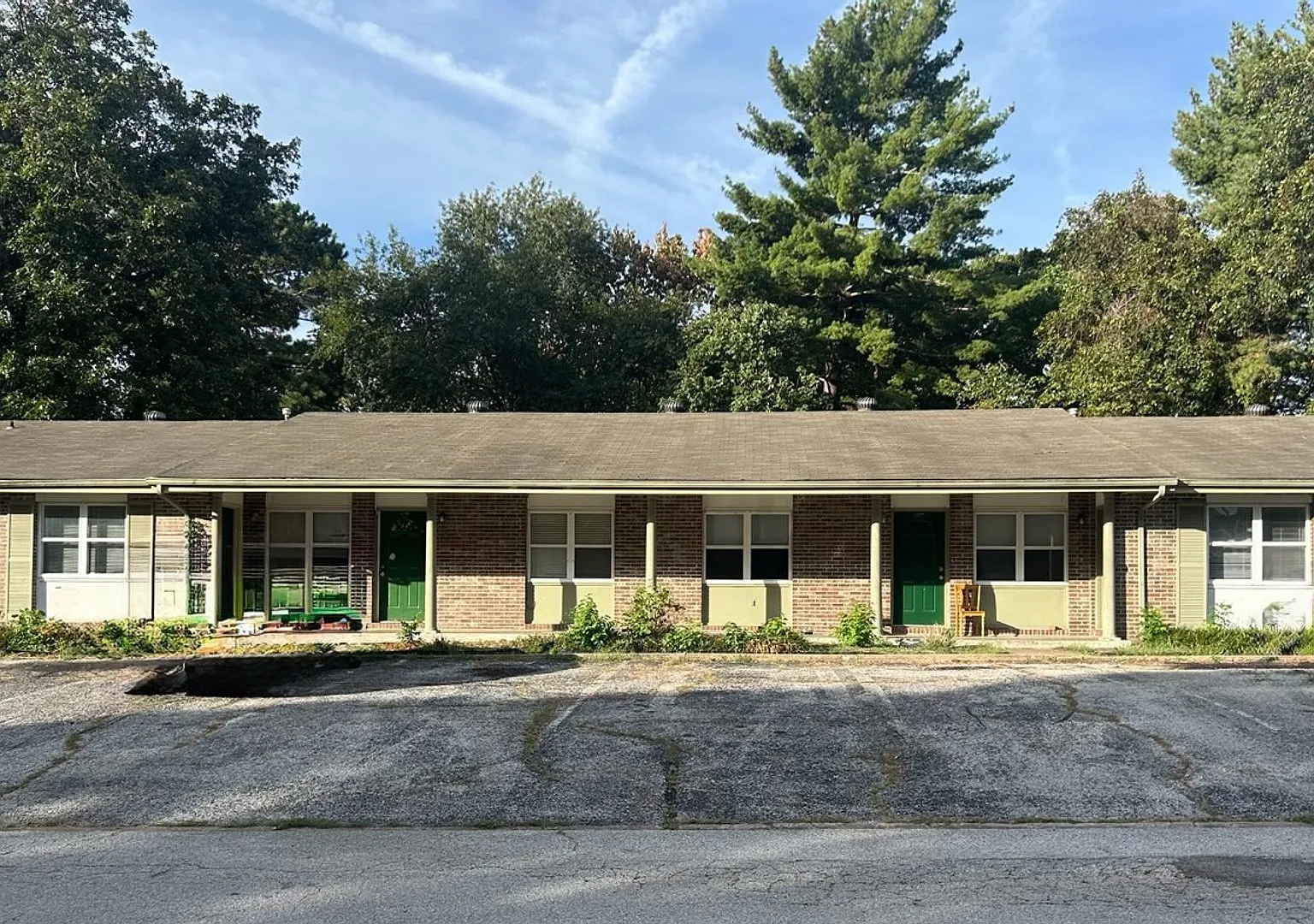 1/2 off first months rent! 2-Bedroom, 1-Bath Ground Floor Apartment in a Peaceful Neighborhood — Photo 3
