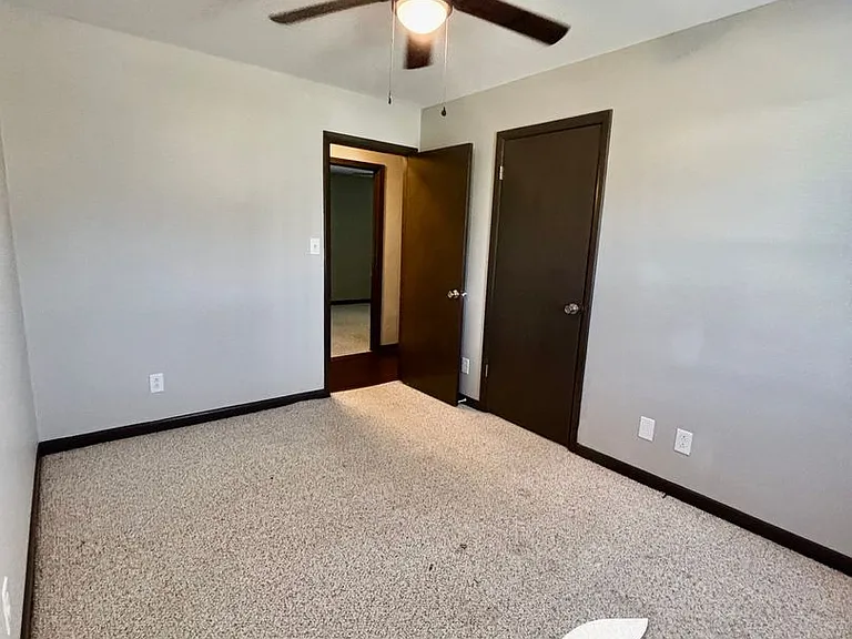 6727 Vaughn Rd — Photo 17