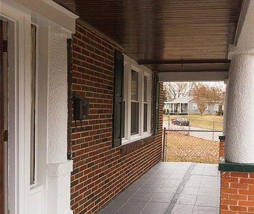 5th image of 408 Roslyn Ave