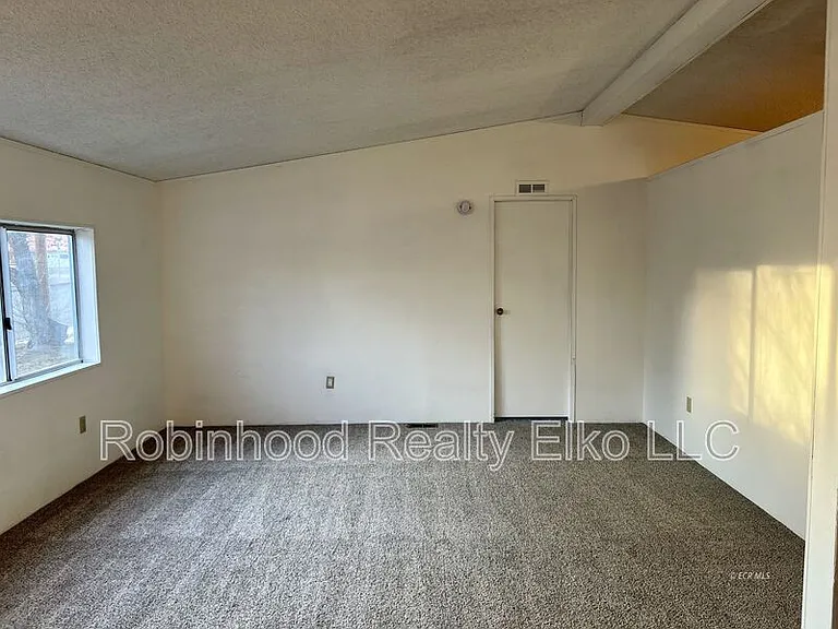 1006 Cedar St — Photo 6