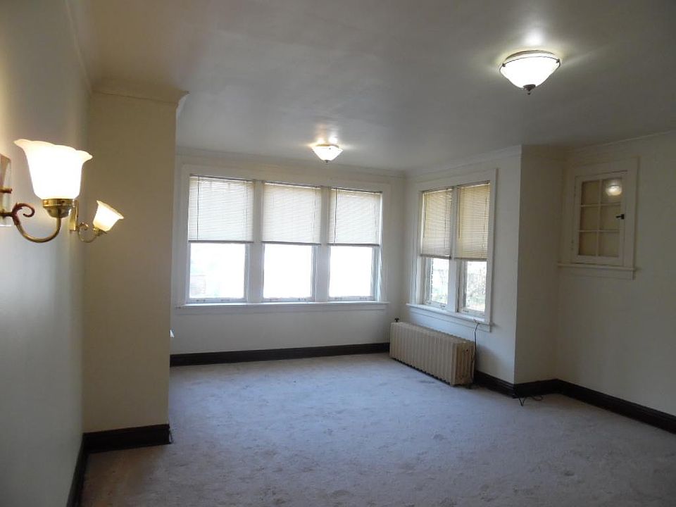 1st image of 115 E Jackson St APT 5