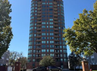 3320 Spinnaker Ln APT 4C, Detroit, MI 48207