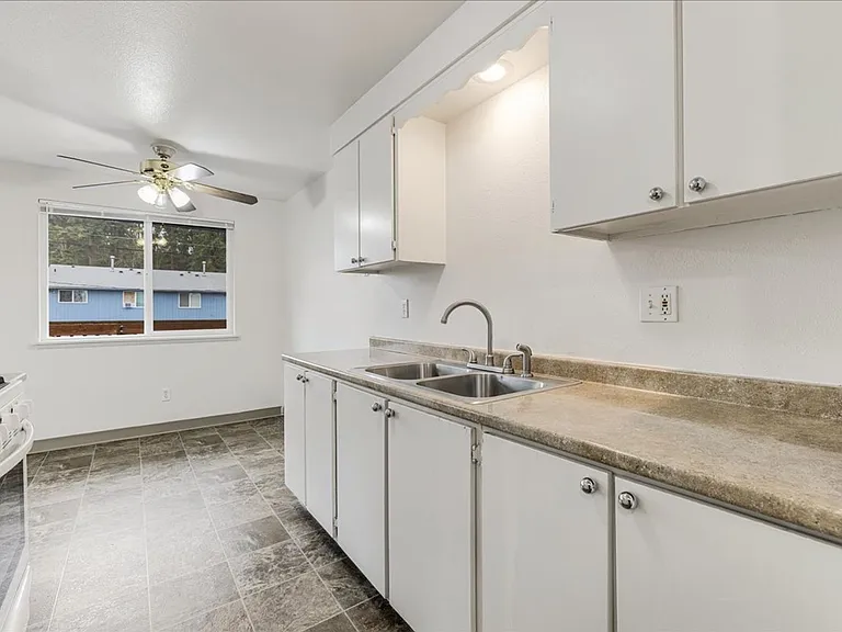 Cannon Court Apartments — Photo 14
