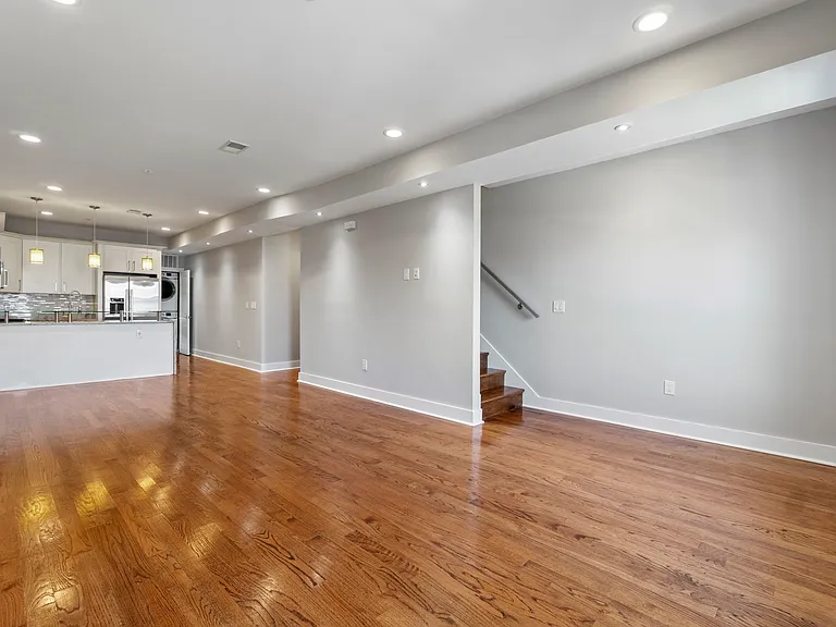 2118 4th St NE #3 — Photo 5