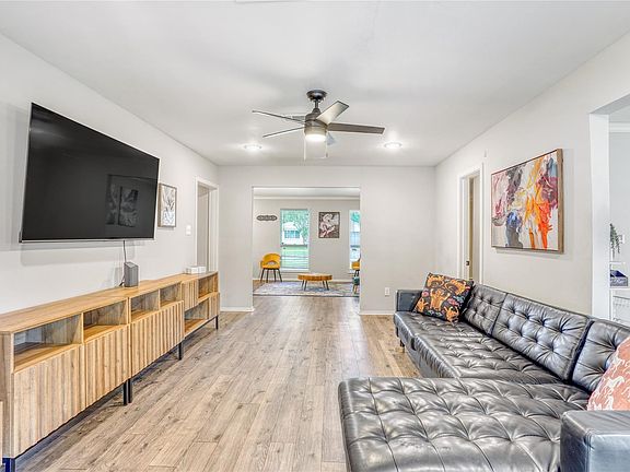 4th image of 9626 Vilven Ln
