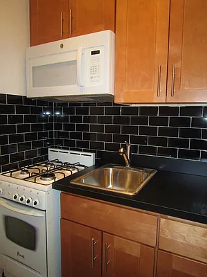 Rented by City Connections Realty | media 16