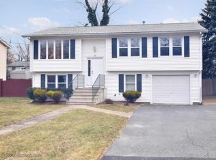 23 Abbott St, Cranston, RI 02920