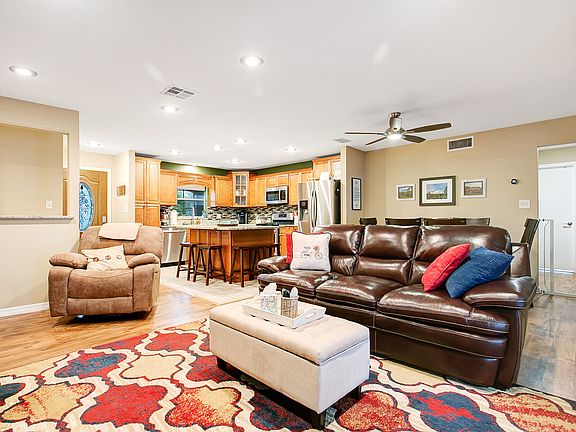 4th image of 1465 Guinevere Dr