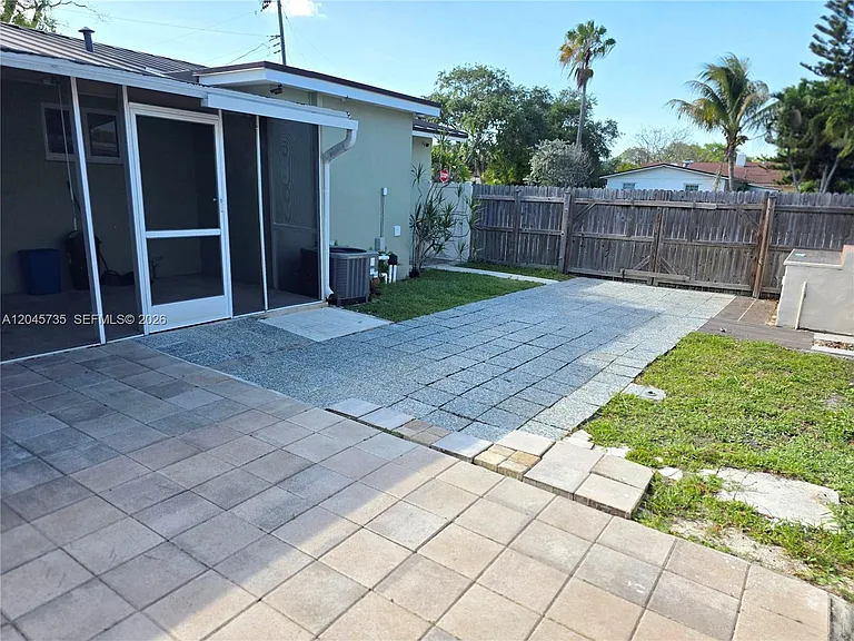2111 N 26th Ave #N — Photo 42