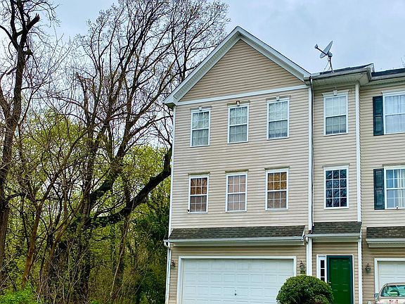 2nd image of 19 Hillview Cir