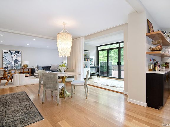 3rd image of 72 Pondfield Road West #1G