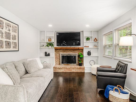 2nd image of 2472 Dunstan Dr