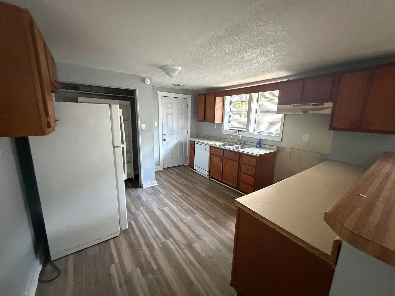 2 bed, 1.0 bath, 851 sqft, $1,200 — Photo 4