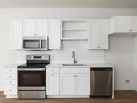2nd image of 600 E Trinity Ln #7