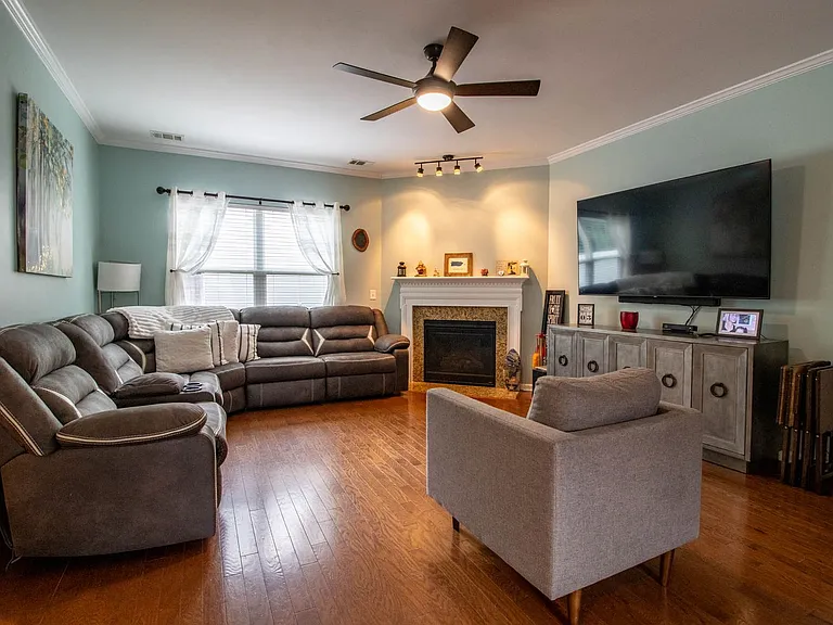 134 Hamilton Grove Dr — Photo 3