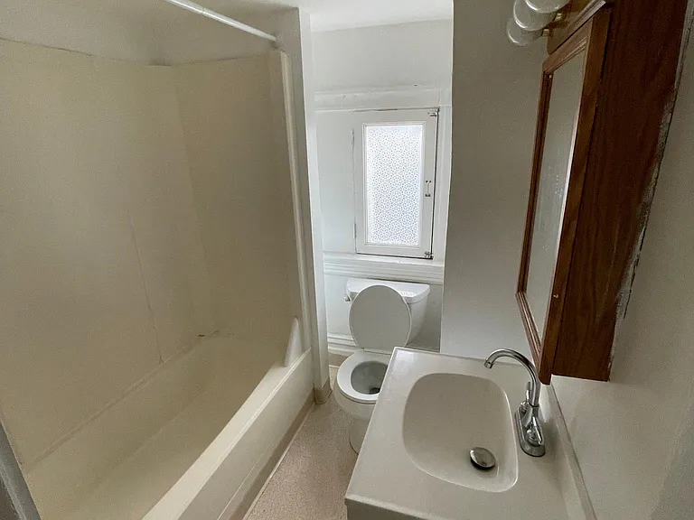 226 Stratford Ave #3F — Photo 4