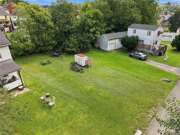 5th image of 223 Lexington Ct