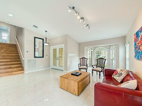 4th image of 9292 Lakeside Ln