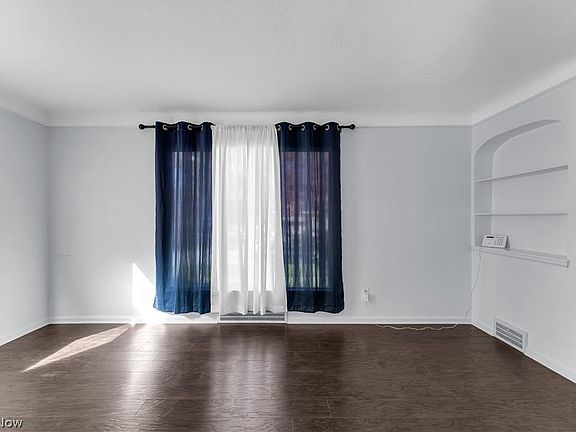 4th image of 24350 Glenbrook Blvd