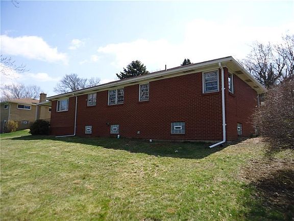 4th image of 445 Hillcrest Dr