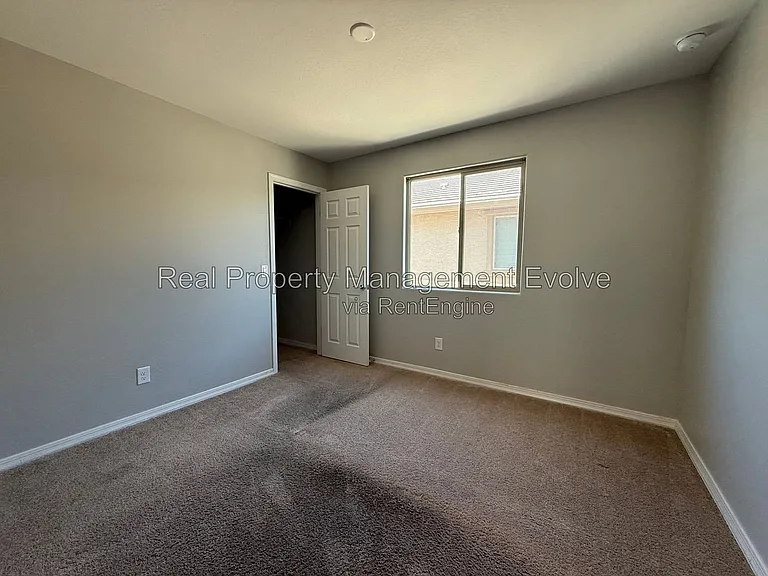 5618 N 87th Dr — Photo 25