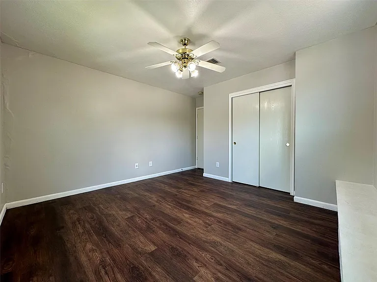 8607 Heather Bluff Ct — Photo 10