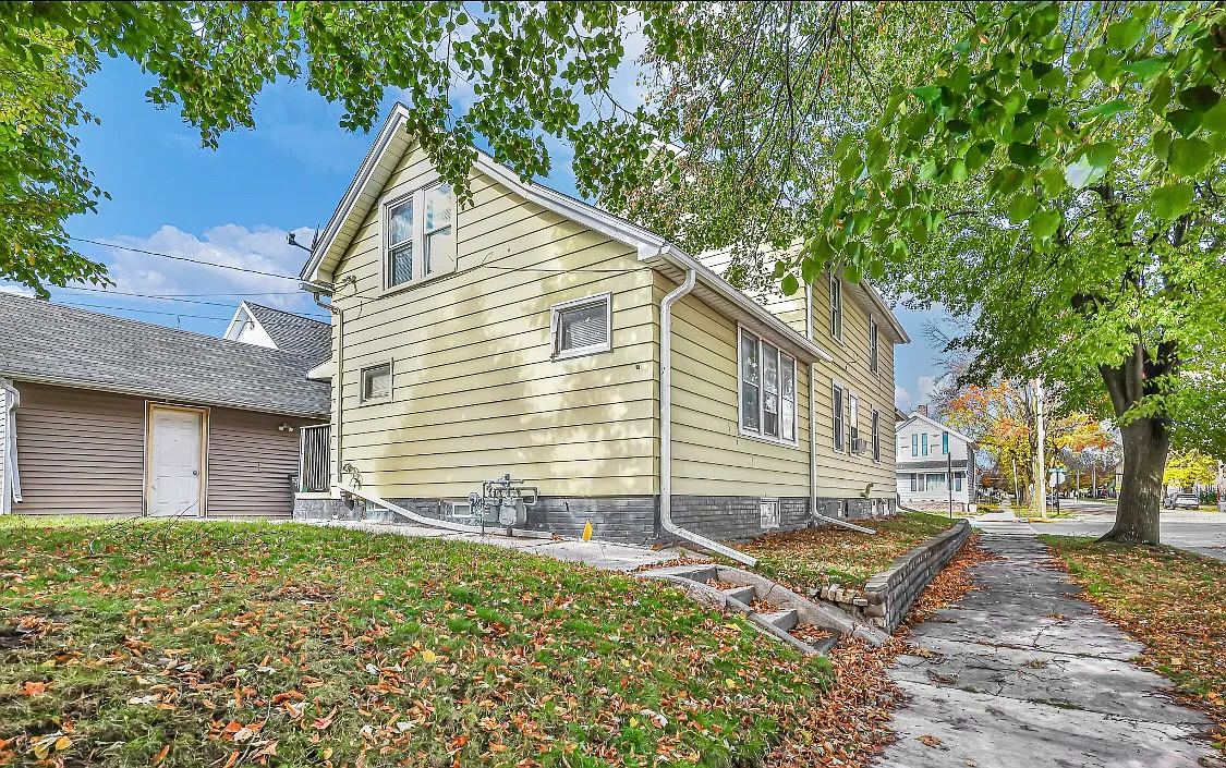 1603 Superior Ave — Photo 2