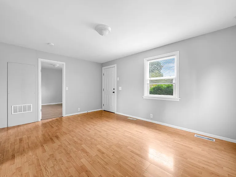 1056 Harrison Ave — Photo 8