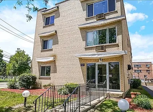 8152 Elmwood Ave #G4 Photo 1