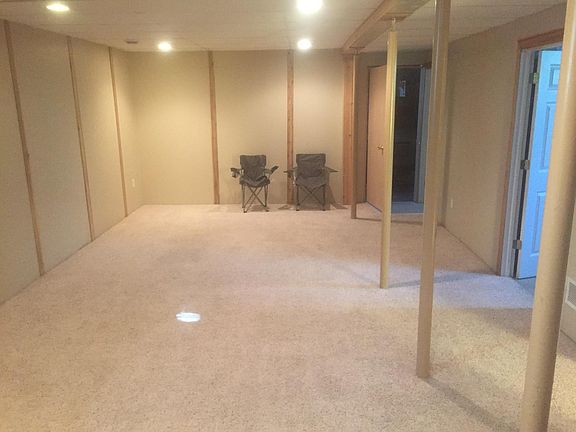 3rd image of 383 Saint Albans St N #2