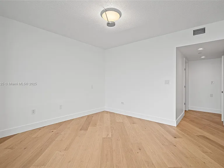 1300 West Ave #2700 — Photo 19
