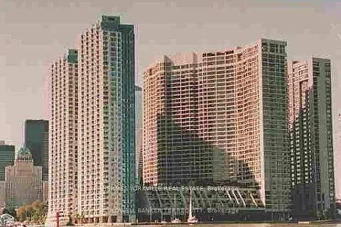 33 Harbour Sq #823 Photo 1