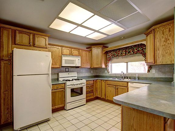 5th image of 8804 Stoney Point Dr