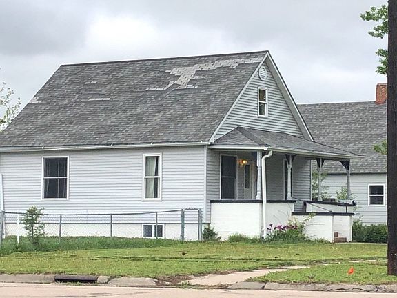 3rd image of 702 W 11th St