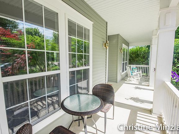 5th image of 621 Highbury Ct SE