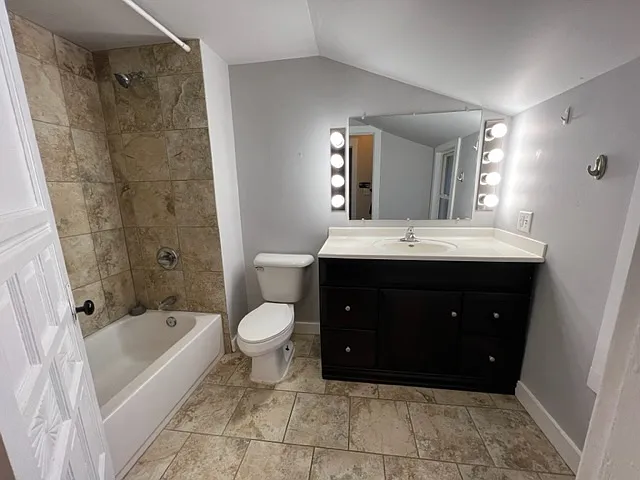 307 N Division St — Photo 12