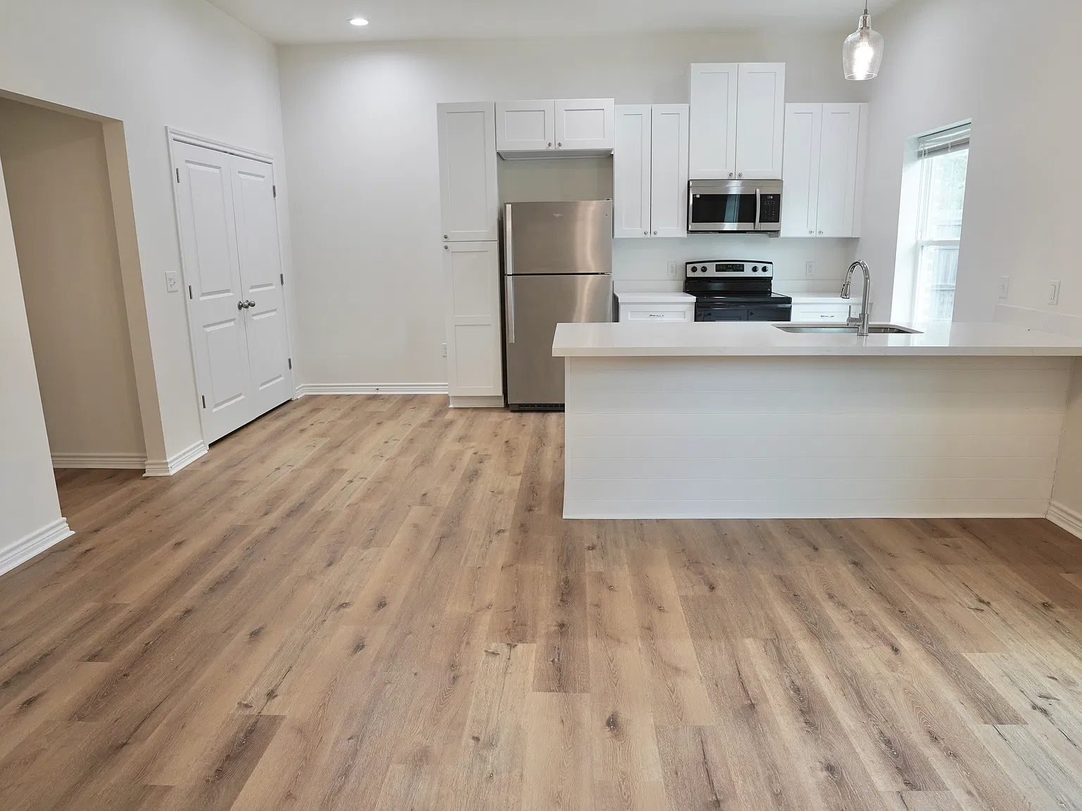 2 bed, 1000 sqft, $1,500 — Photo 2