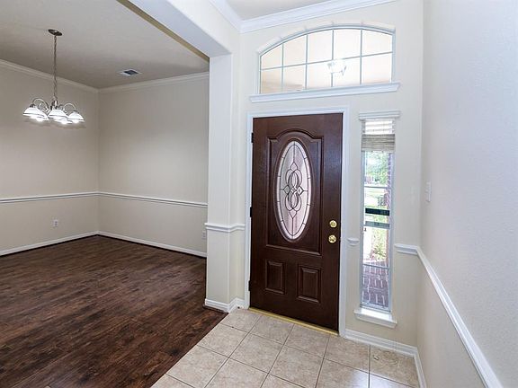 2nd image of 1830 Oakwood Court Dr