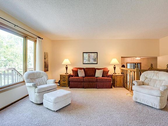 3rd image of 205 Orchid Ln N