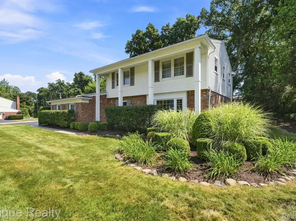 2774 Brady Dr, Bloomfield Hills, MI 48304